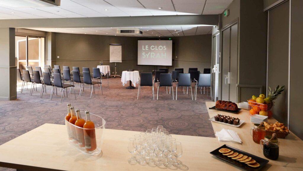 Salle de réunion, évènements, séminaires et privatisation pour entreprises à Valence en Drôme - Le Clos Syrah : Hôtel Restaurant et Spa à Valence